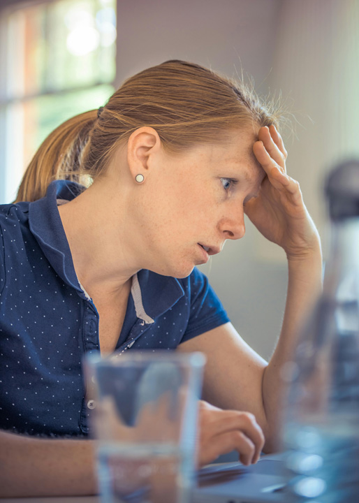 stress woman laptop